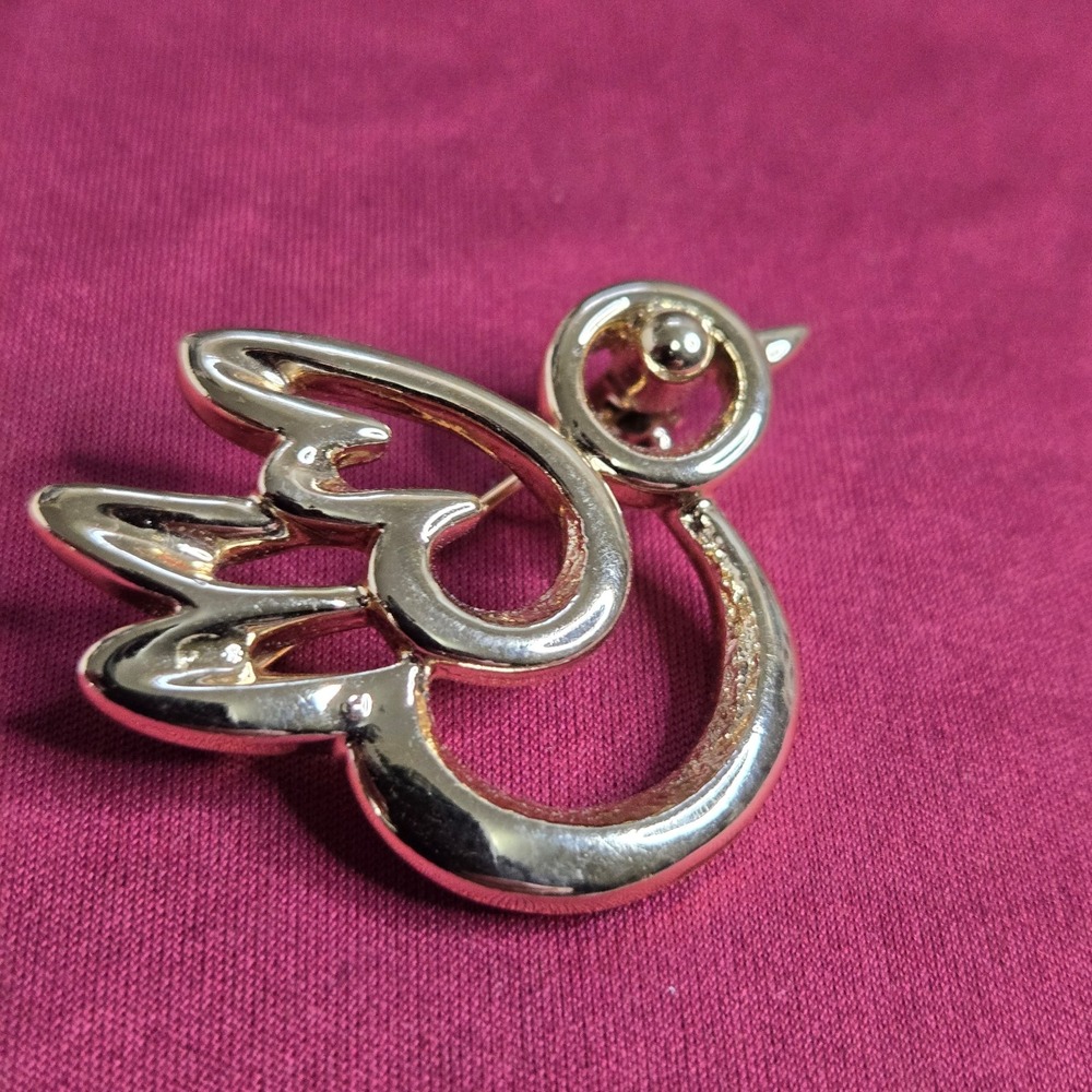 Vintage Sarah Coventry Bird Brooch Pin Gold‎ Tone Signed